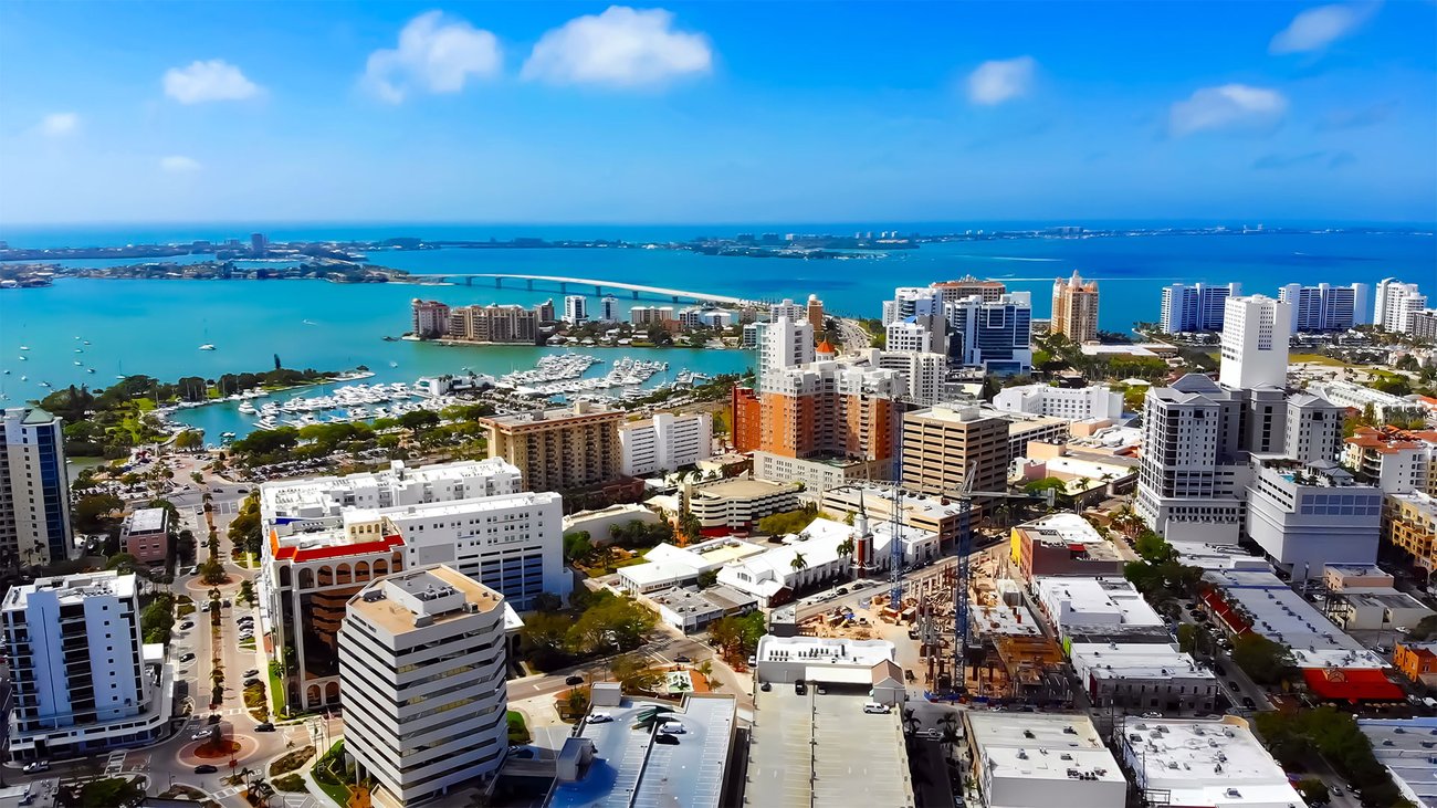 Aerial view of Sarasota and sea during a Florida Flight + Hotel JetBlue Vacations all inclusive package