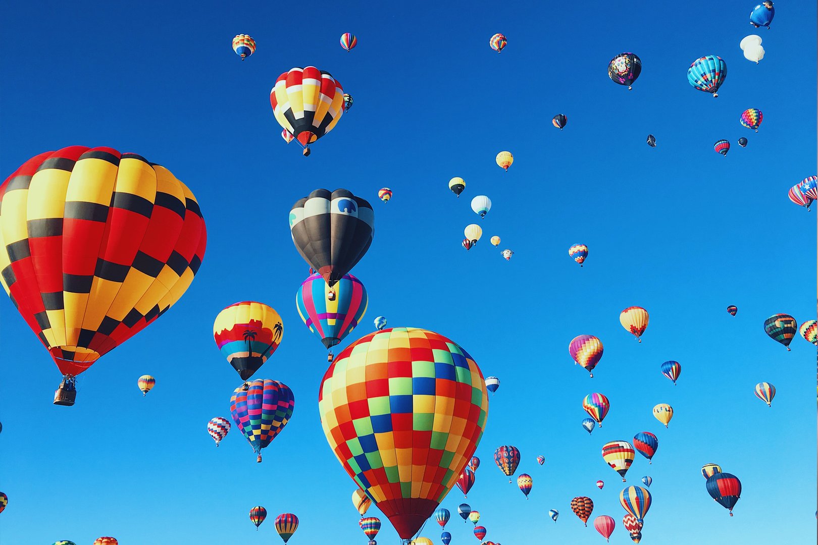 View of hot air balloons in Albuquerque, New Mexico on a JetBlue Vacations New Mexico Flight + Hotel all inclusive package