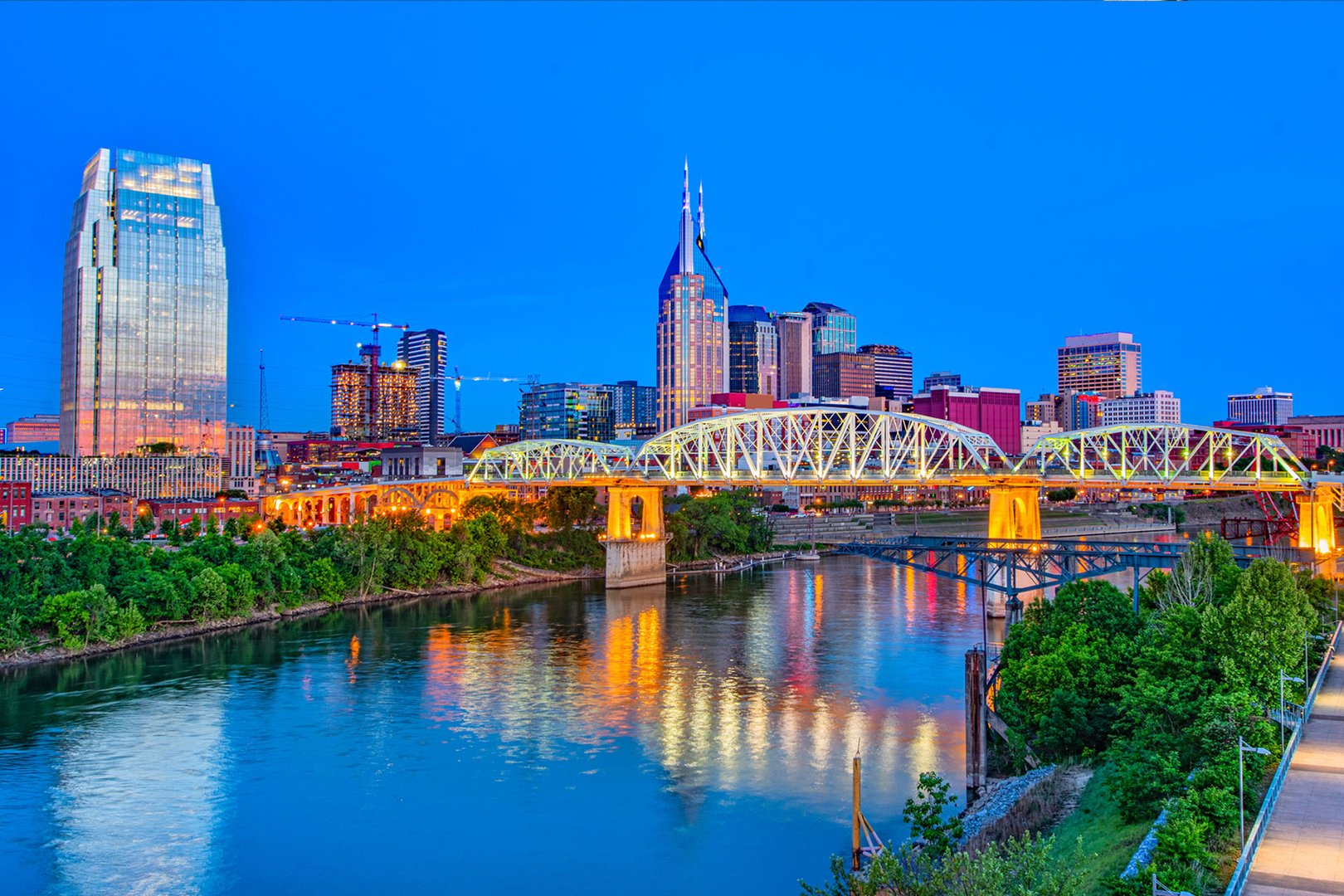 View of bridge and skyline on a Nashville Flight + Hotel JetBlue Vacations inclusive package