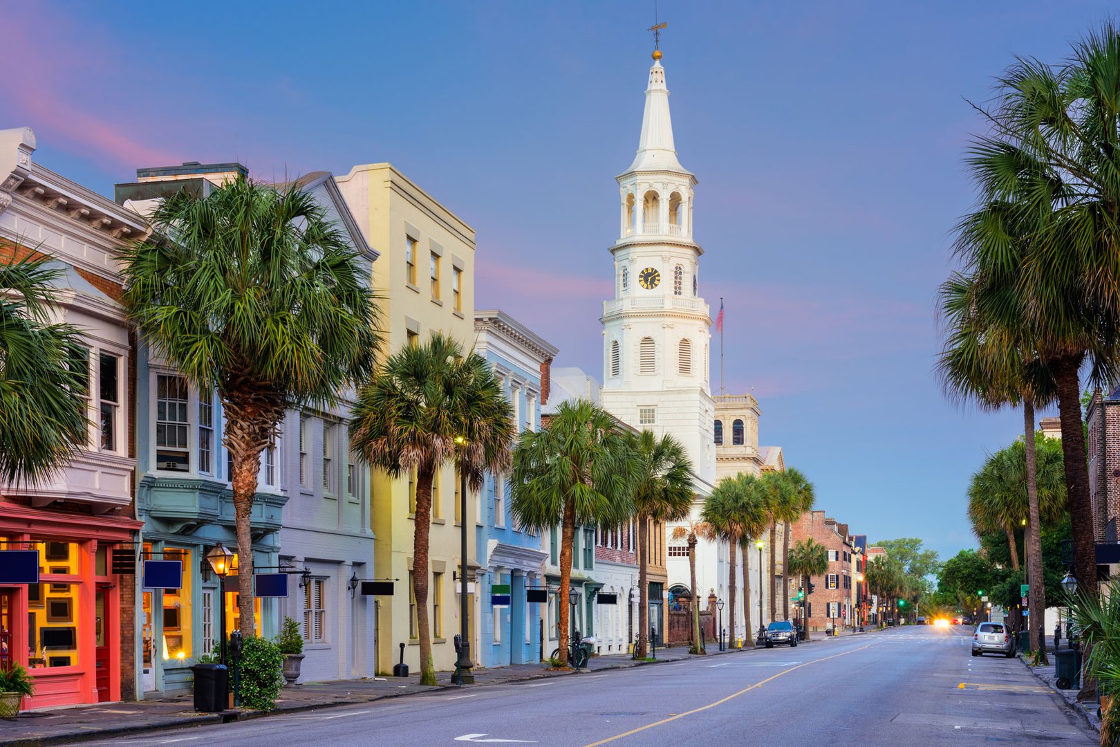 View of Charleston street at sunset on a South Carolina JetBlue Vacations Flight + Hotel all inclusive package