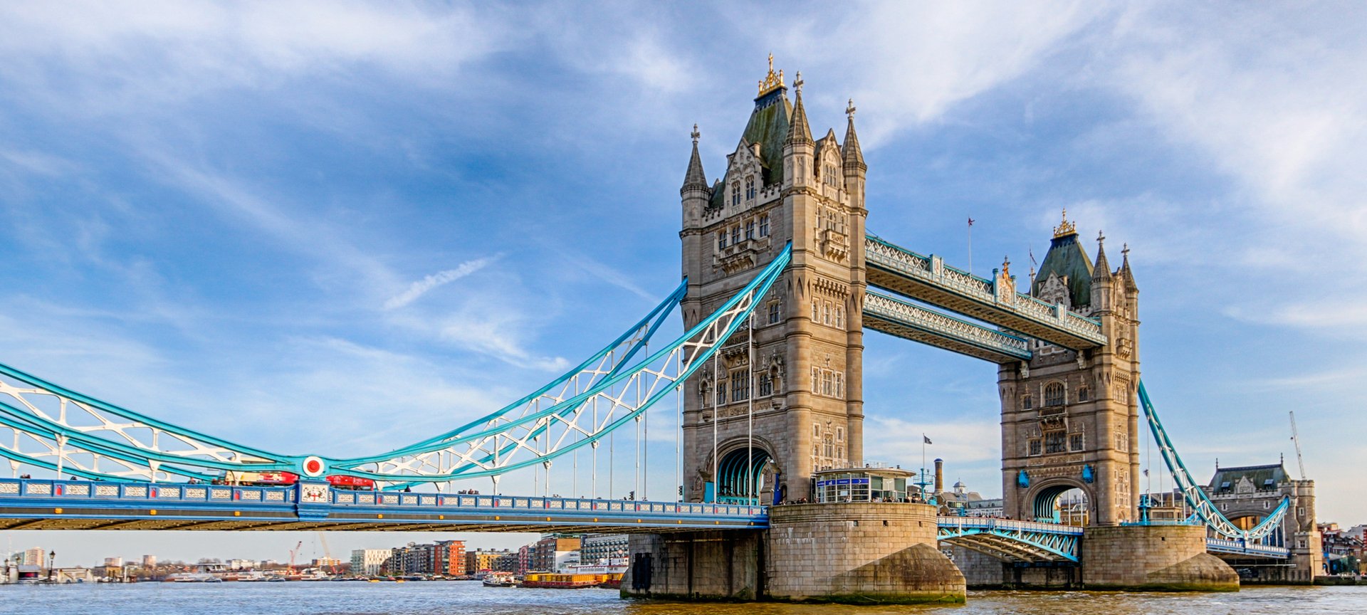 View of Tower Bridge in London, England on a JetBlue Vacations all inclusive Europe package to the United Kindom