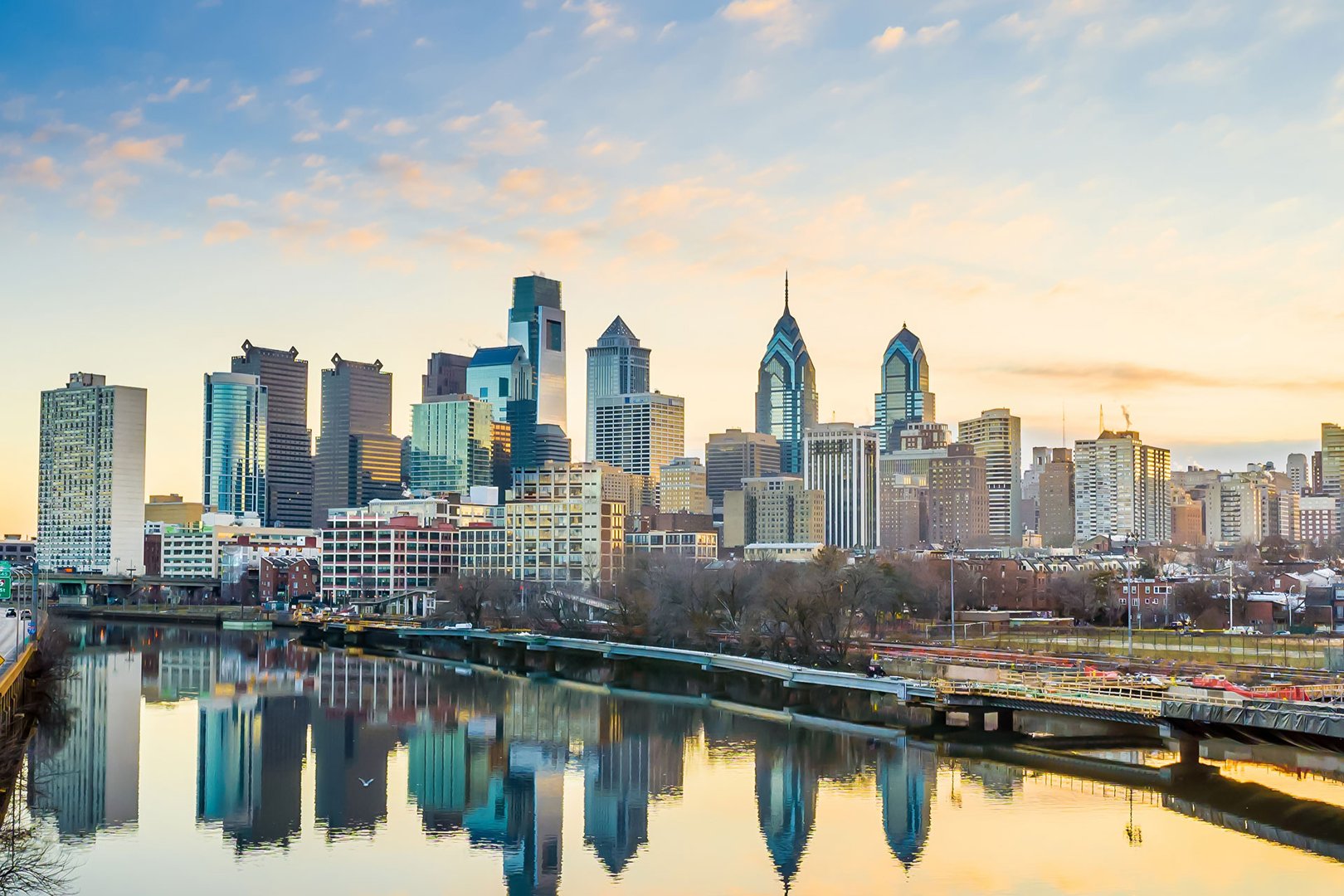 Aerial view of skyline and waterway in Philadelphia on a JetBlue Vacations all inclusive Pennsylvania package